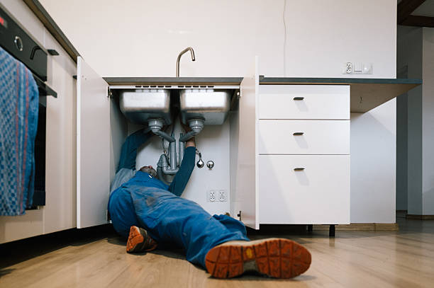 Professional Emergency Plumber technician working in Peck, MI